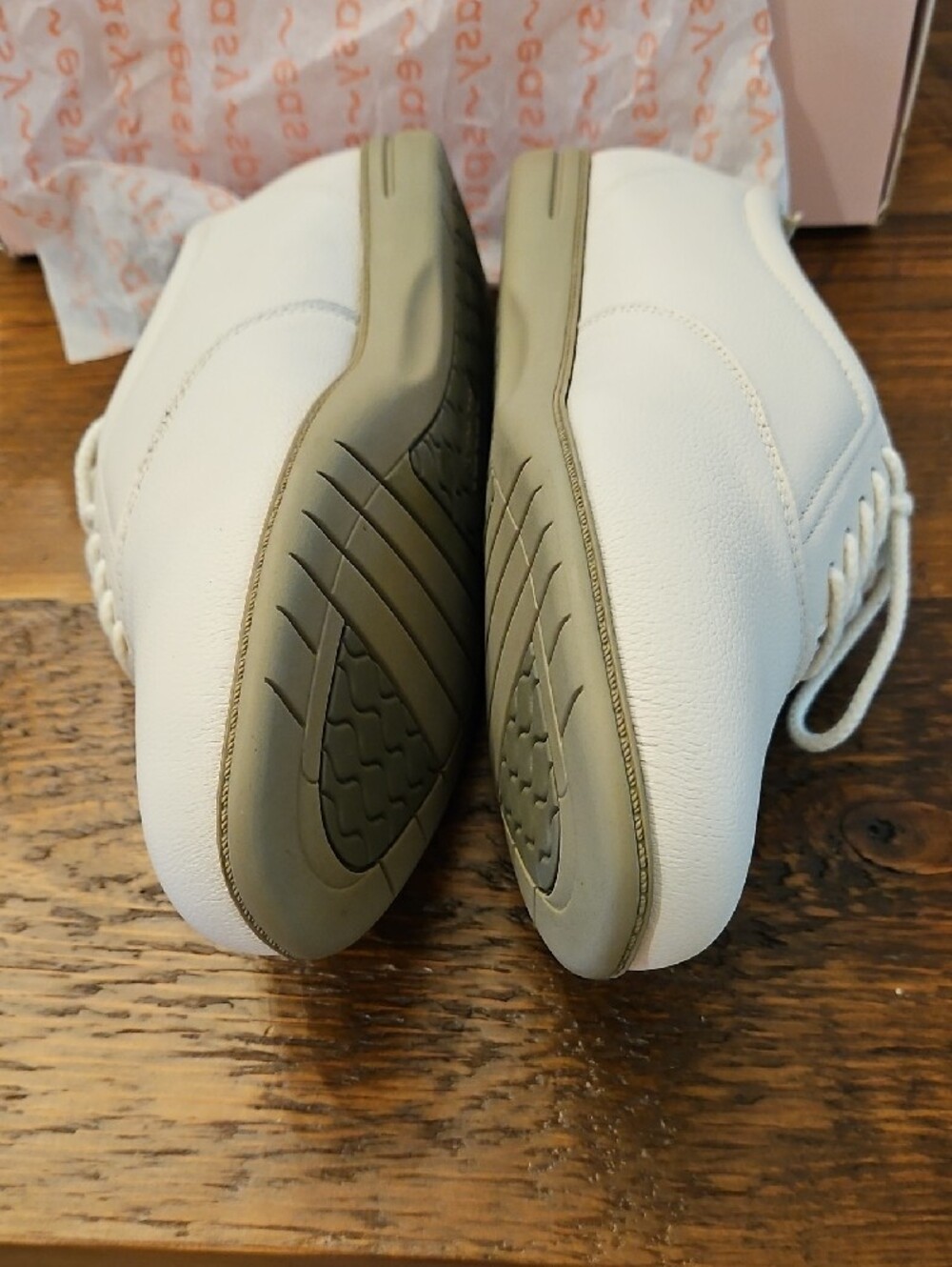 Nwt Easy Spirit Esmotion White LE Sneakers - Picture 8 of 12
